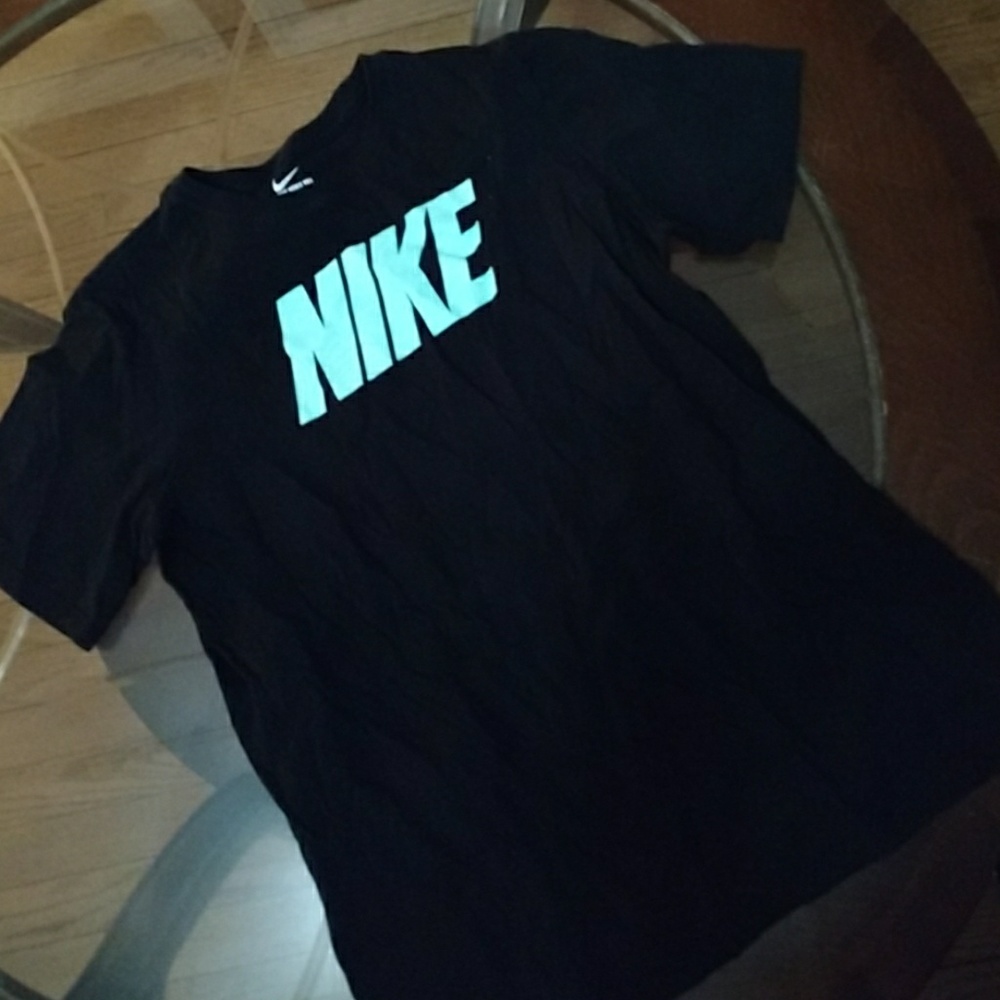 T-shirt nike